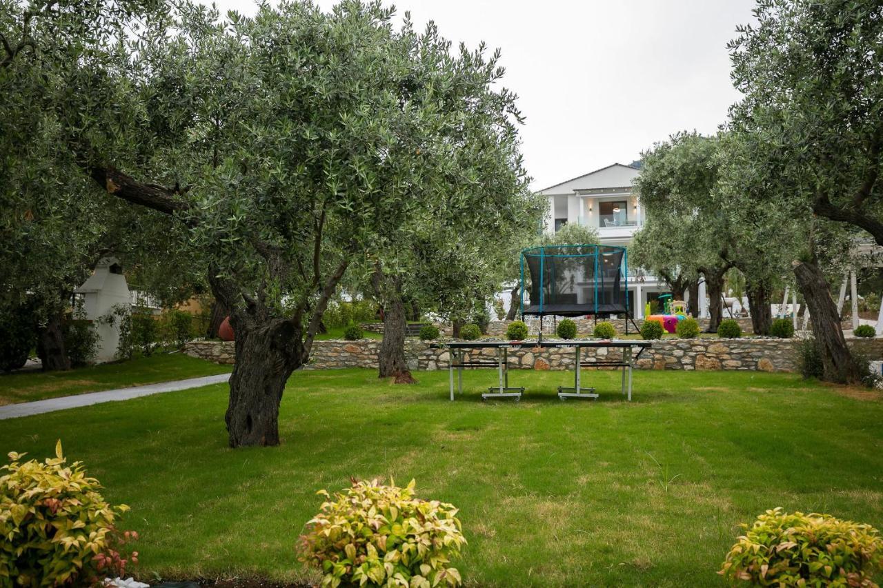 Pachis Escape Suites Exterior photo