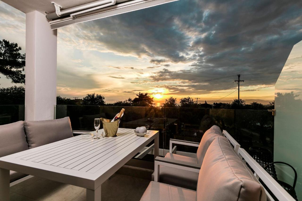 Pachis Escape Suites Exterior photo