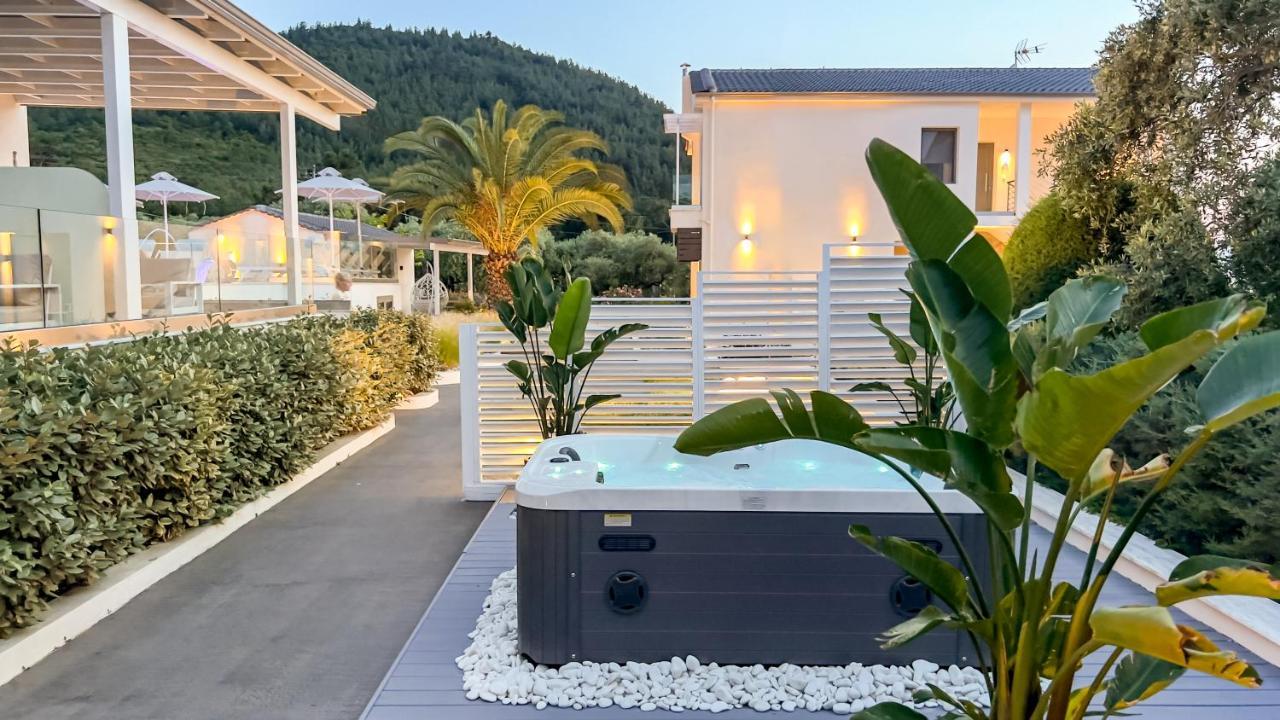 Pachis Escape Suites Exterior photo